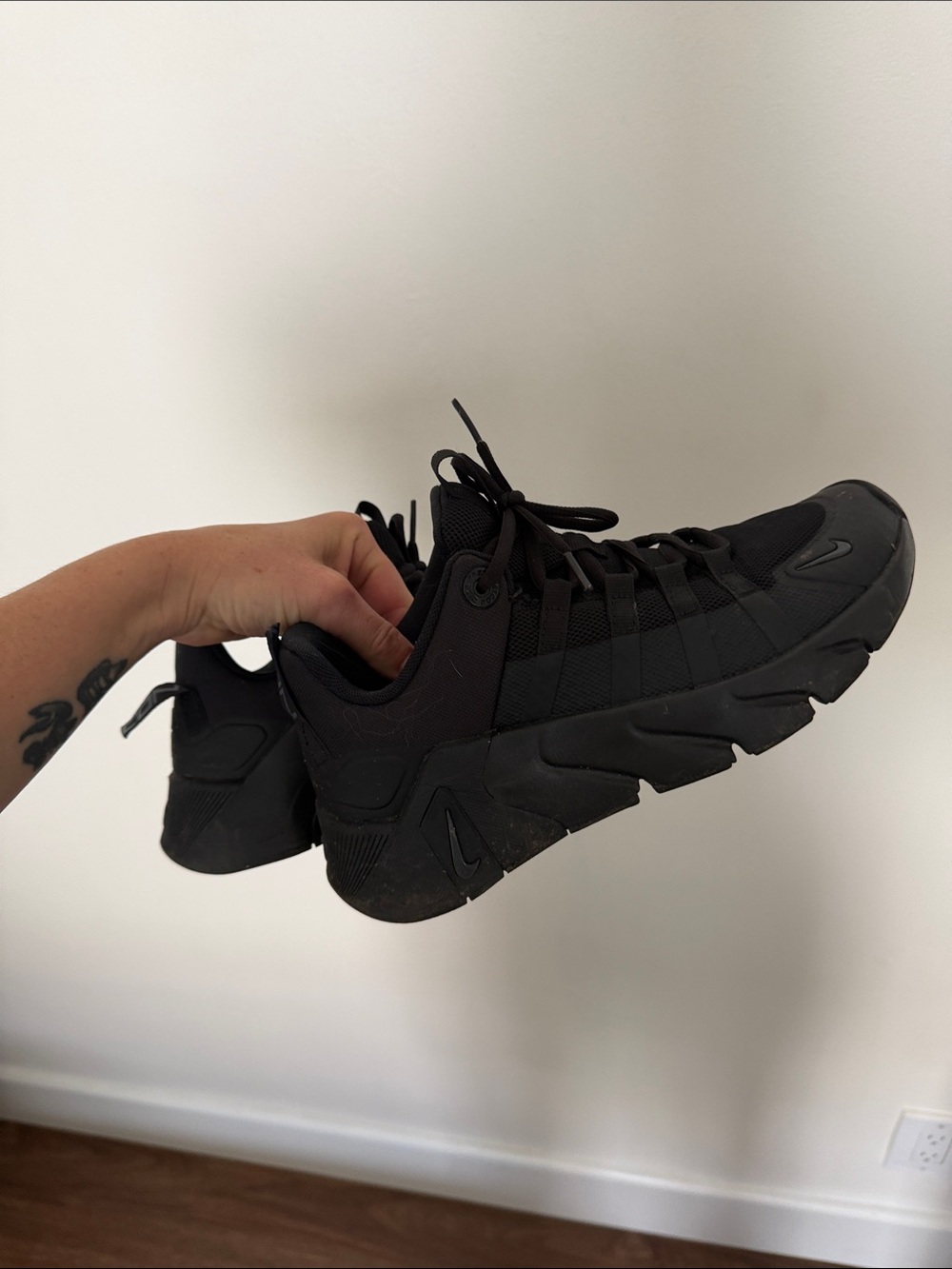 Nike women’s metcon free Black Low-Top Athletic Sneakers